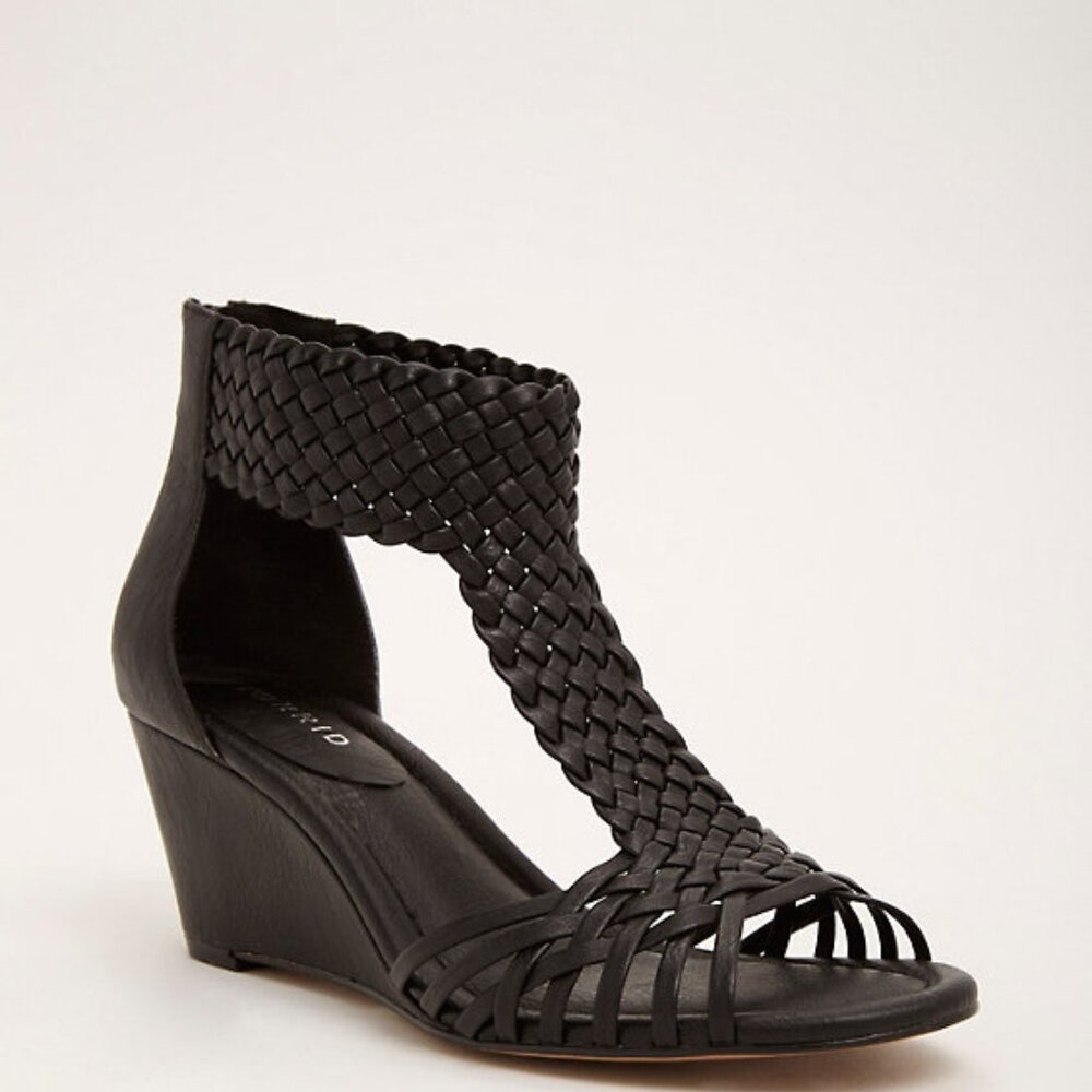 TORRID GOTH VAMPIRE BLACK BRAIDED T-STRAP WEDGE SZ 8W PLUS BOHO GYPSY PREOWNED
